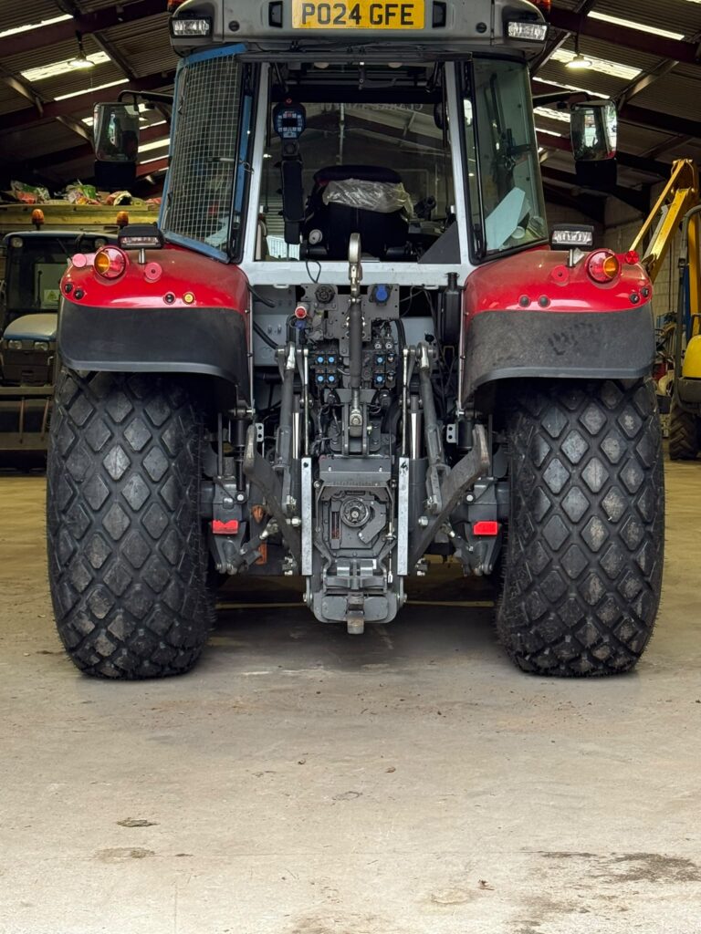 Real agricultural vehicle tyre call-out from the work library